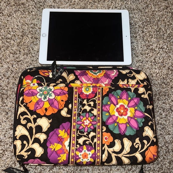 Vera Bradley Accessories - Vera Bradley multicolored quilted iPad Kindle device case floral swirly pattern